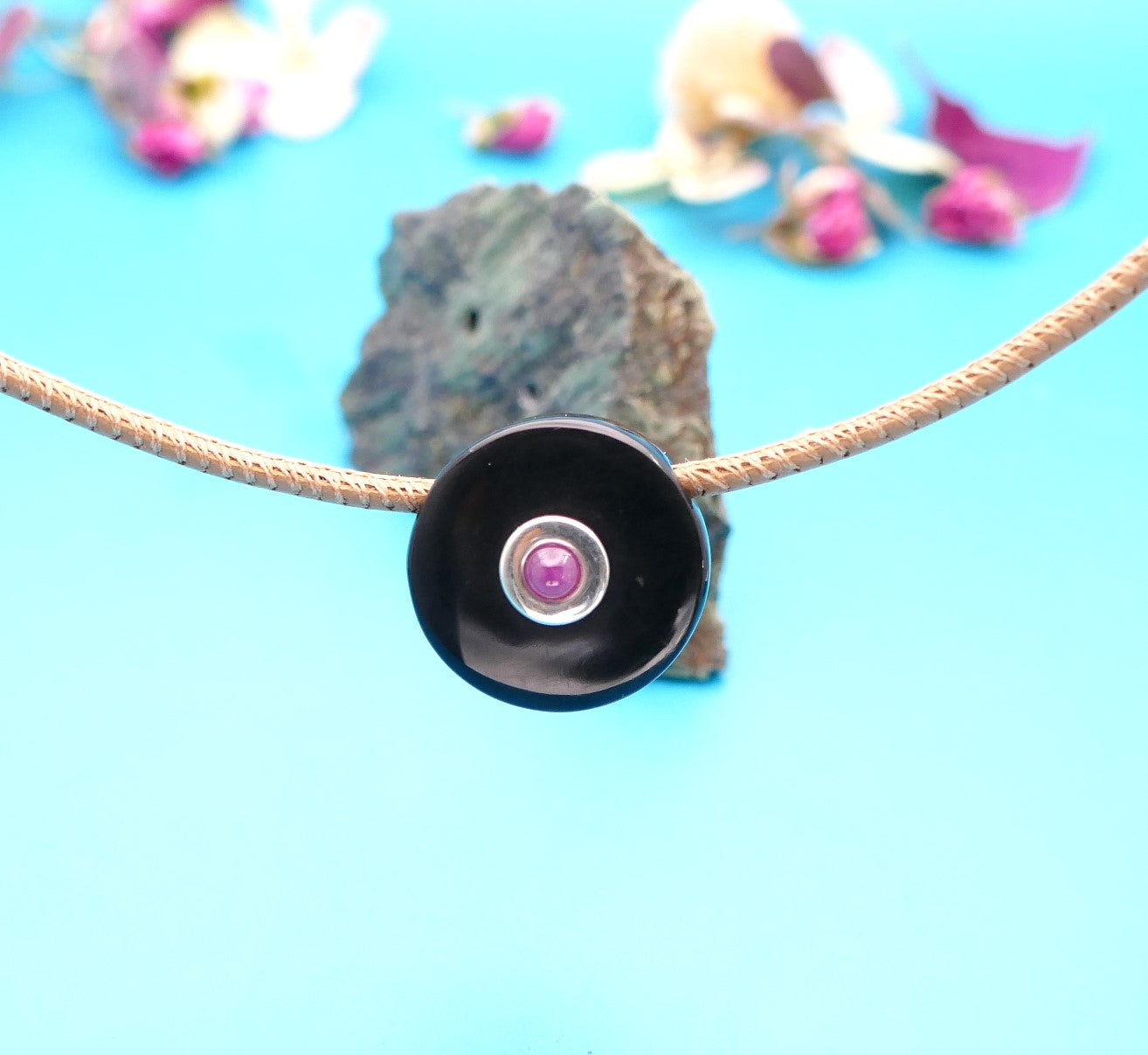 Lederhalskette mit Edelstein, personalisierter Schmuck