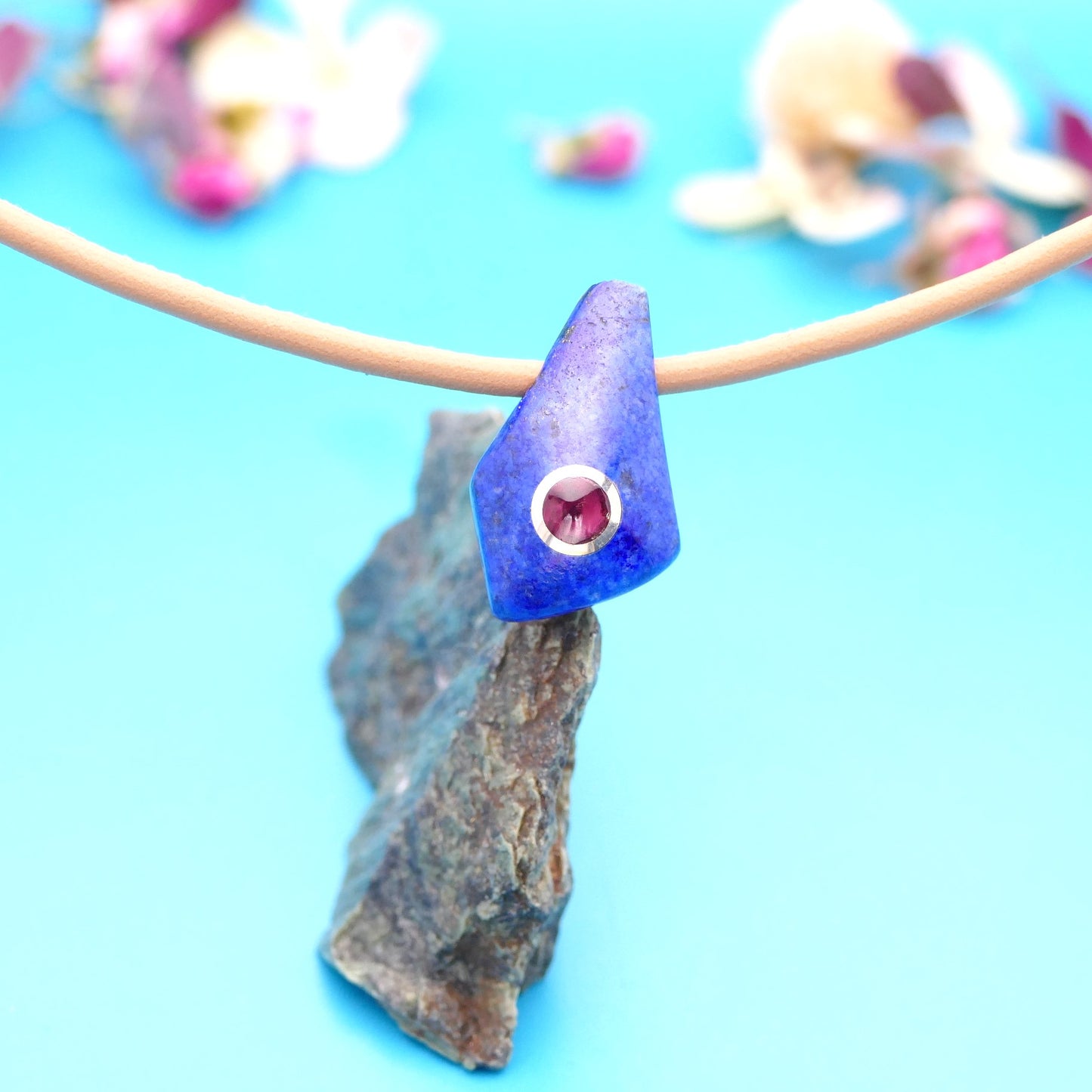Lederhalskette mit Naturstein, personalisierter Schmuck