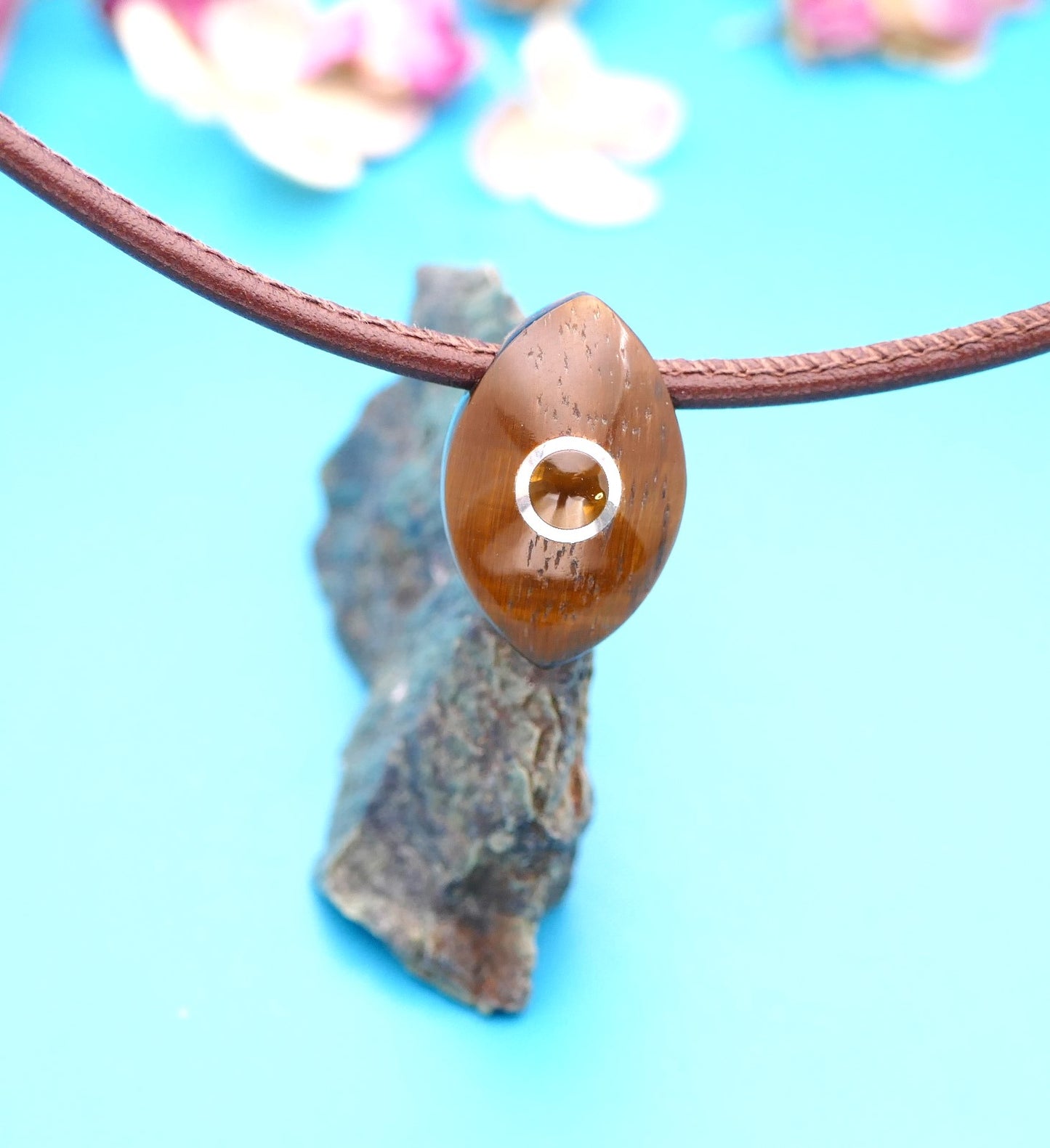 Lederhalskette mit Naturstein, personalisierter Schmuck