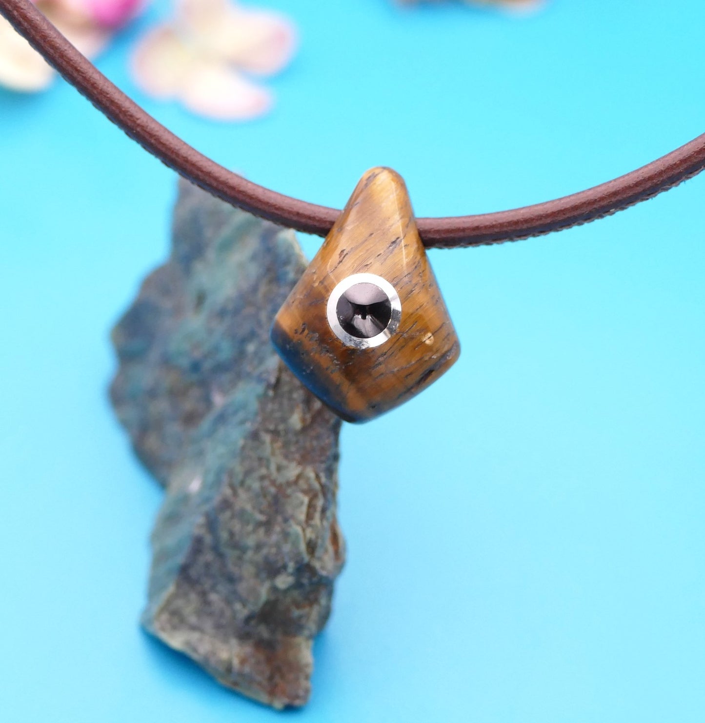 Lederhalskette mit Naturstein, personalisierter Schmuck
