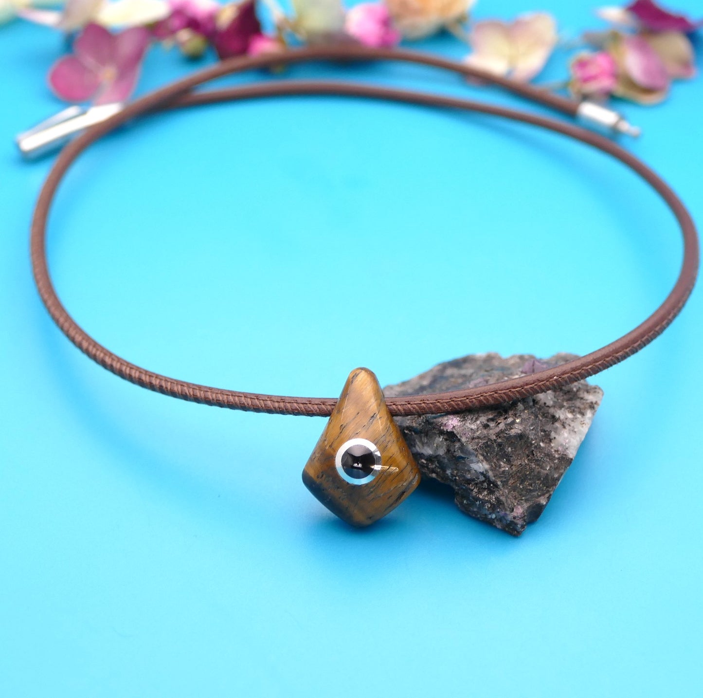 Lederhalskette mit Naturstein, personalisierter Schmuck