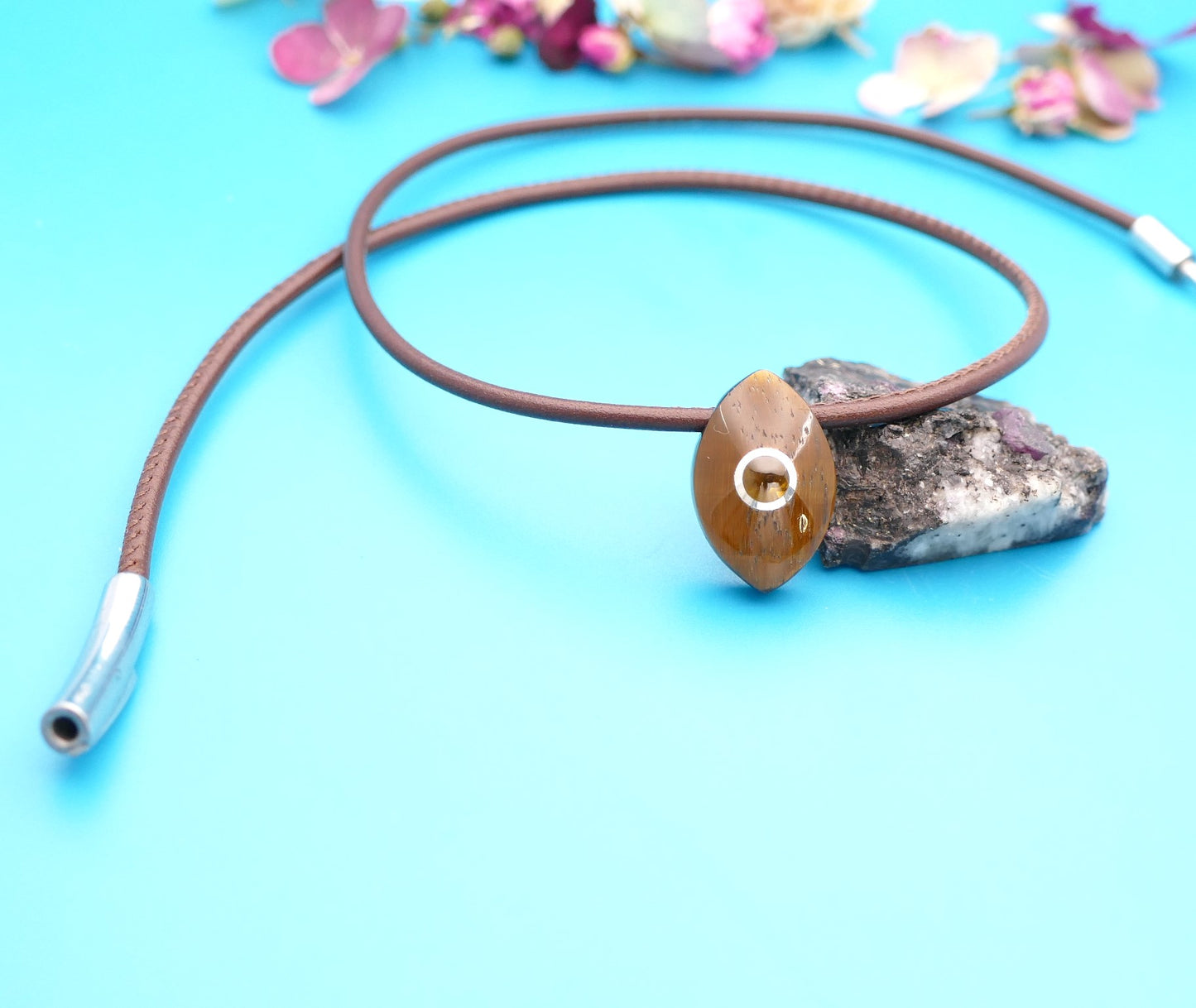 Lederhalskette mit Naturstein, personalisierter Schmuck