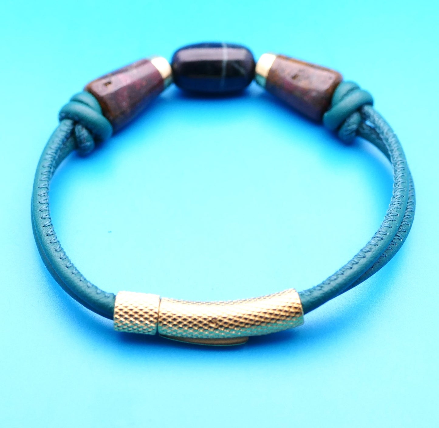Lederarmband mit Naturstein