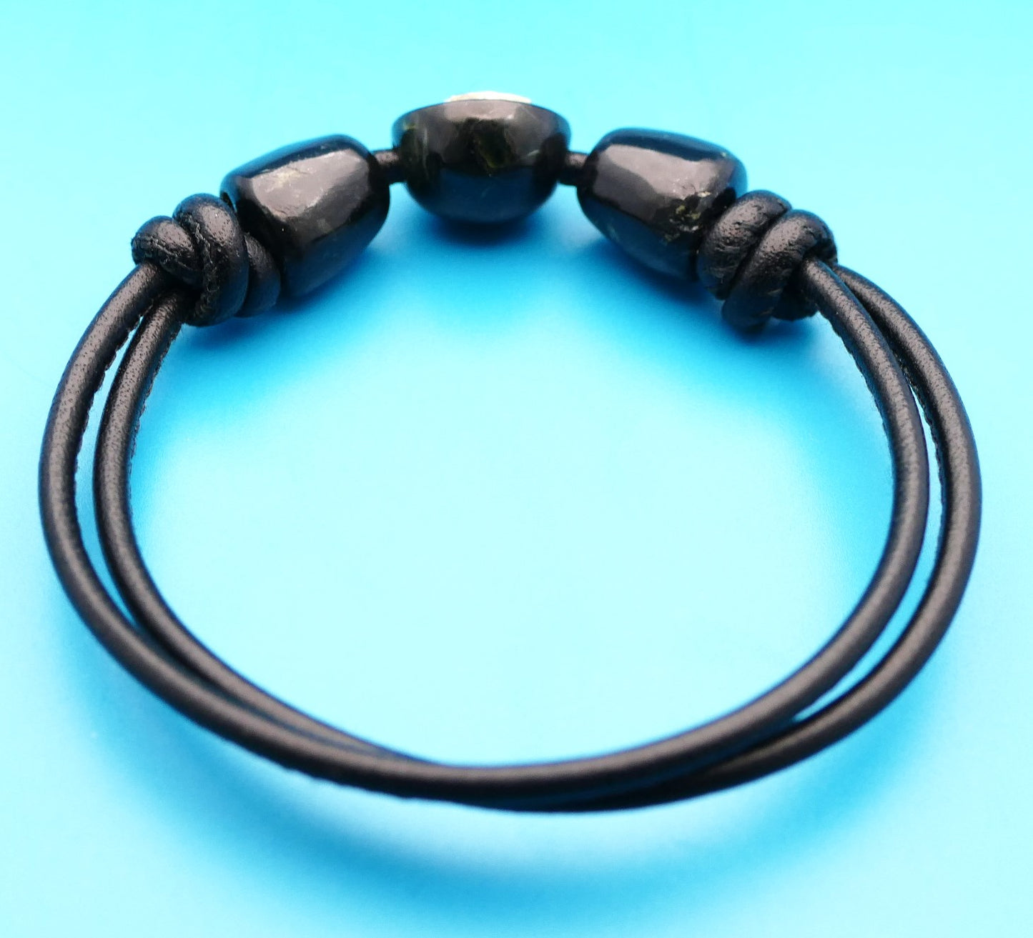 Lederarmband mit Naturstein
