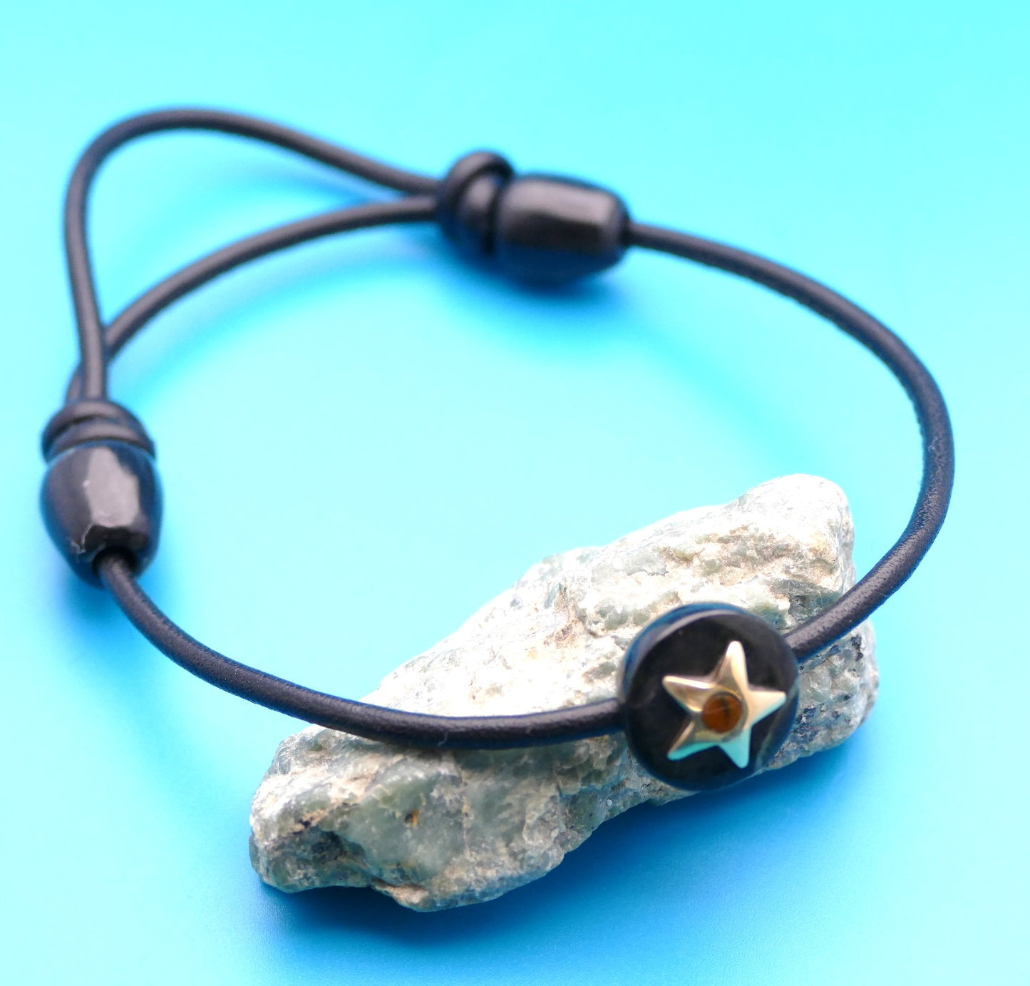 Lederarmband mit Naturstein