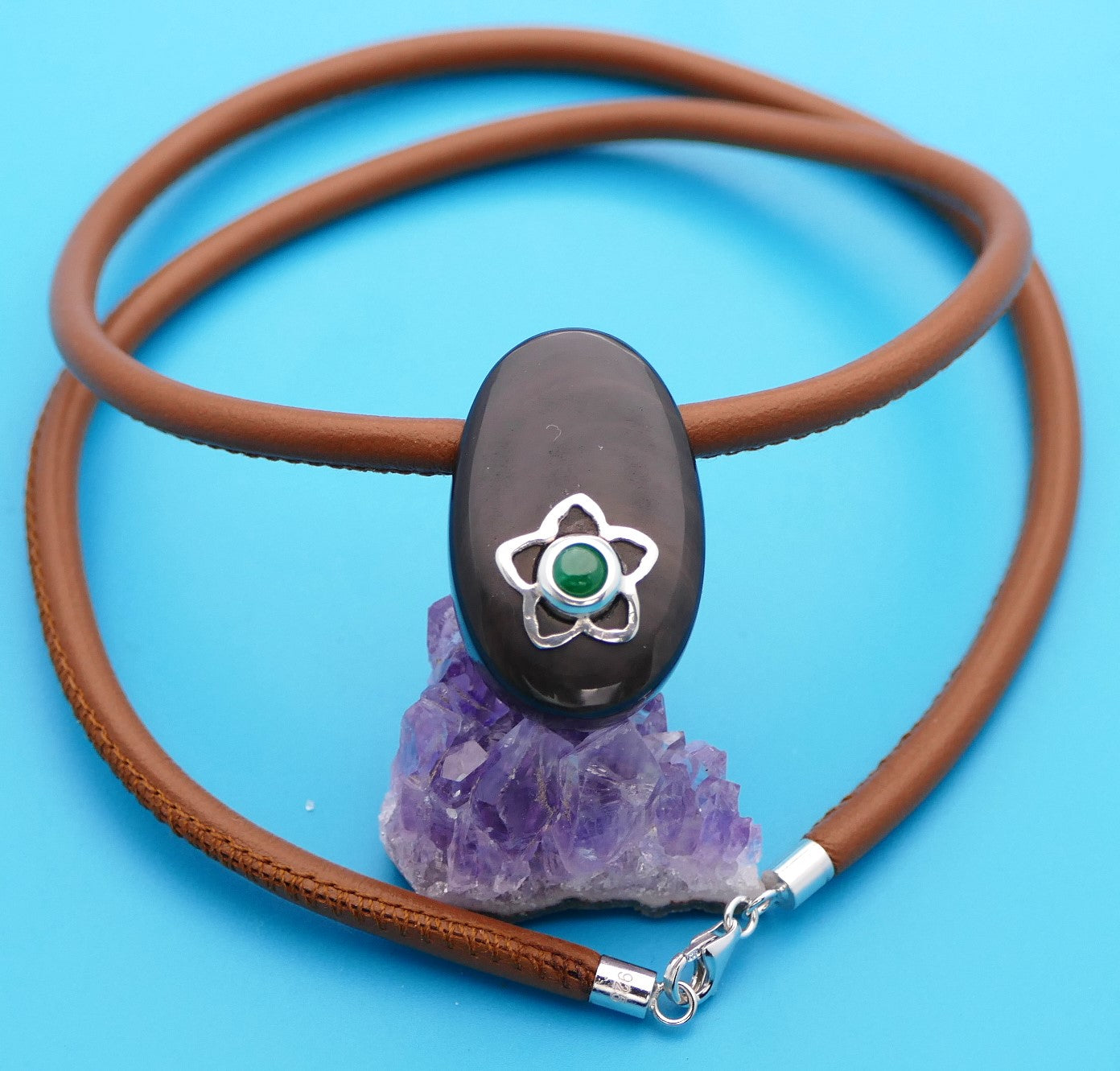 Lederkette mit Edelstein