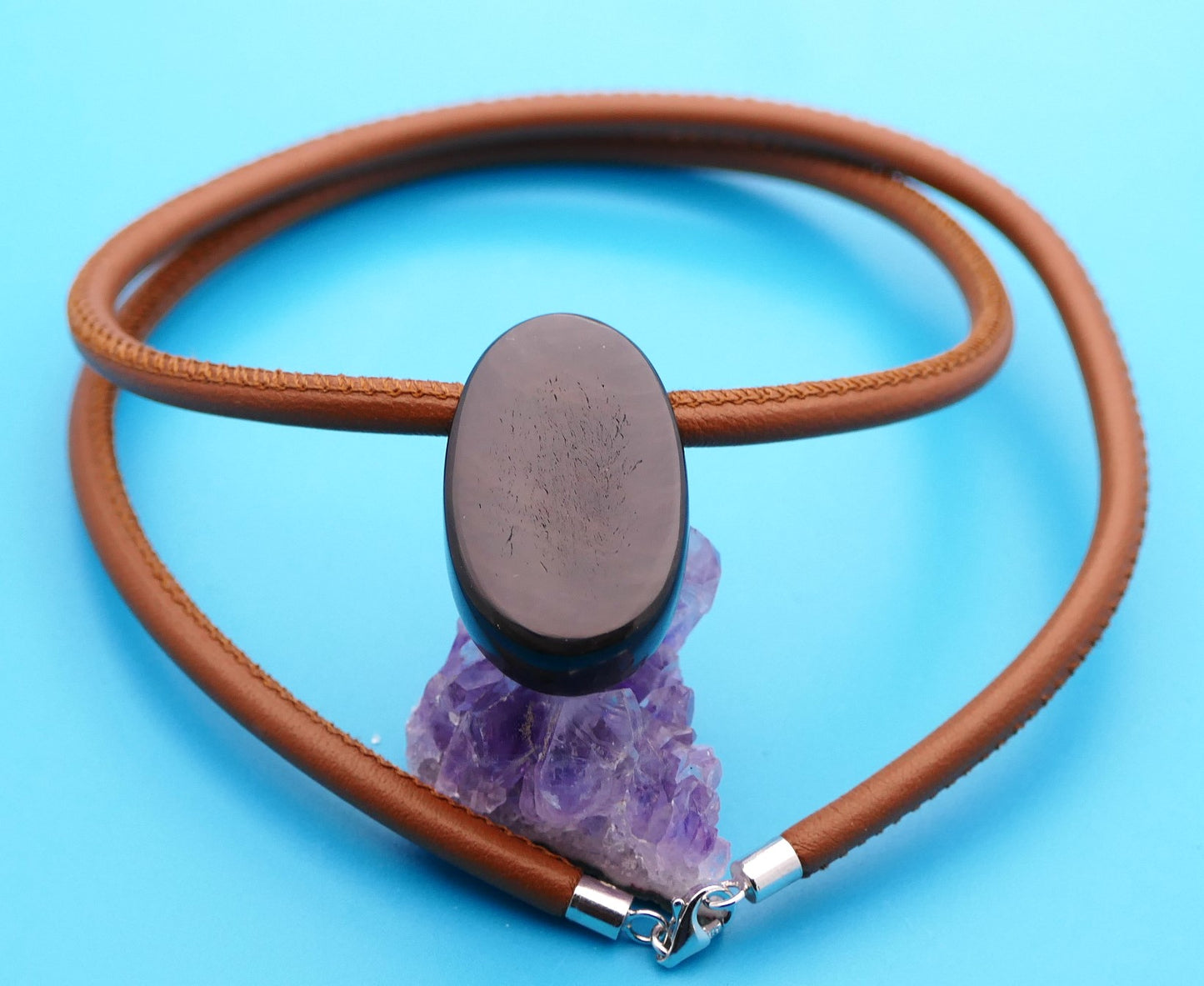 Lederkette mit Edelstein