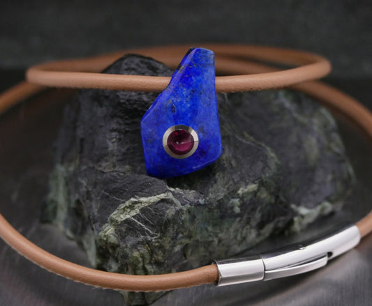 Lederhalskette mit Naturstein, personalisierter Schmuck