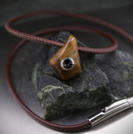 Lederhalskette mit Naturstein, personalisierter Schmuck
