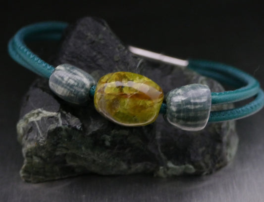 Lederarmband mit Naturstein