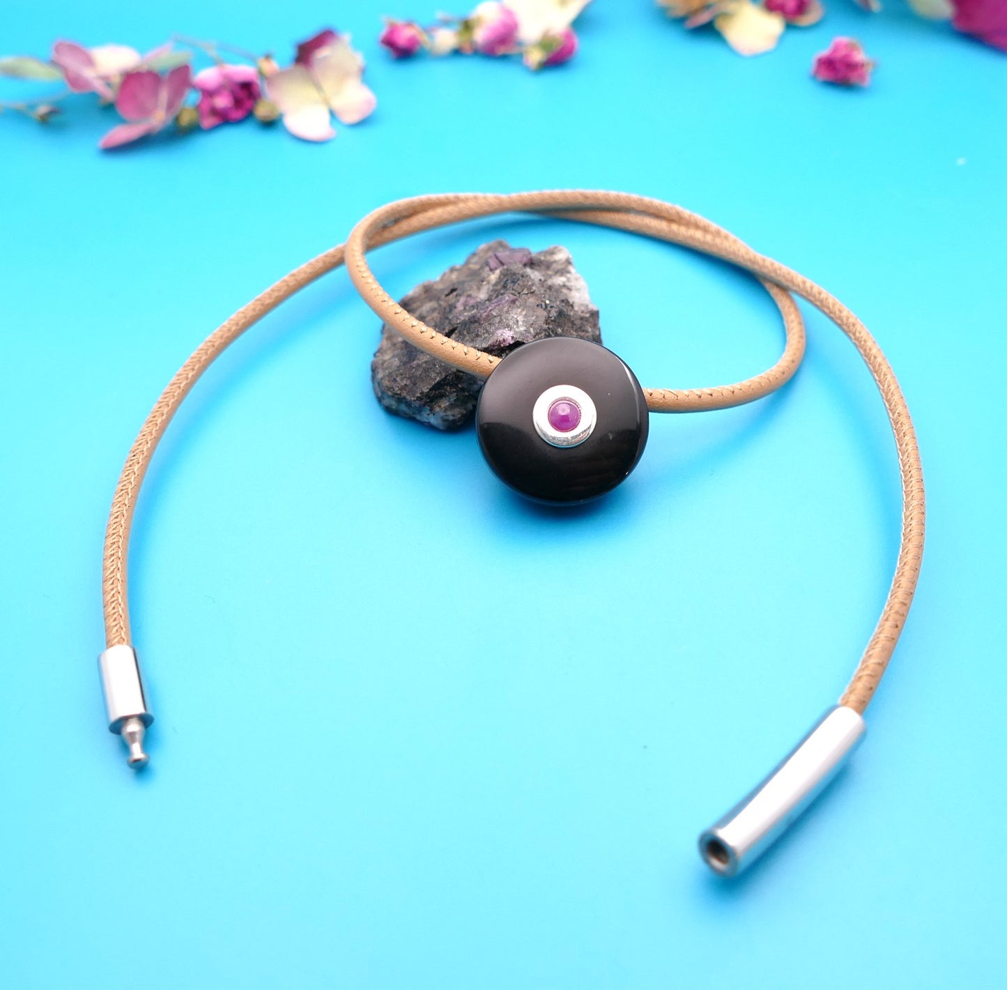 Lederhalskette mit Edelstein, personalisierter Schmuck