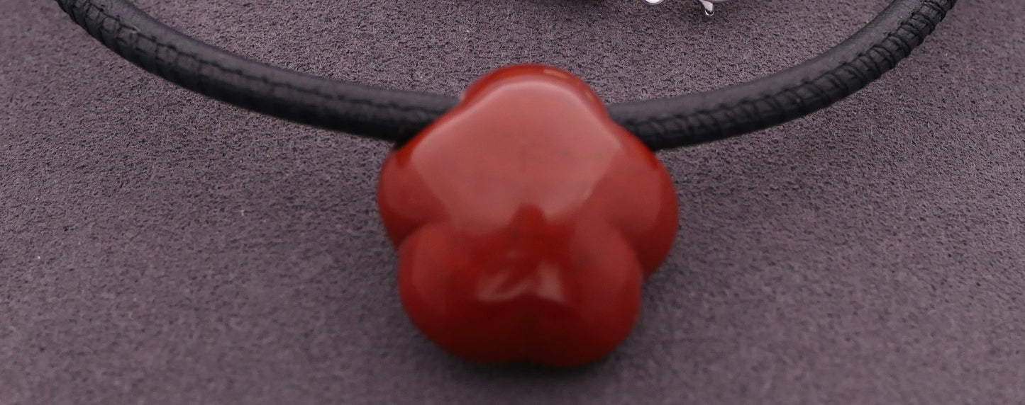 Leather necklace with a gemstone flower, personalized jewelry