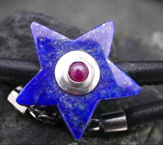 Leather necklace with pendant