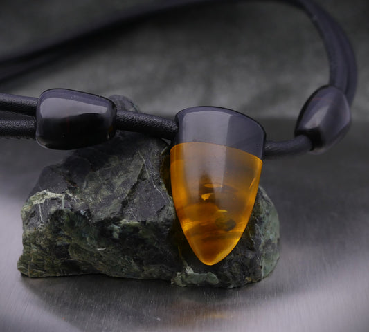 Adjustable necklace made of natural materials – Obsidian and Amber